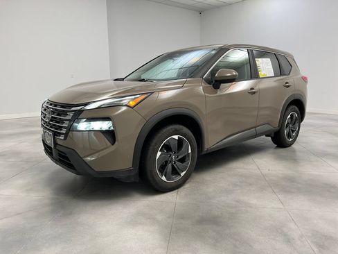 Used 2025 Nissan Rogue SV AWD/4WD image 4