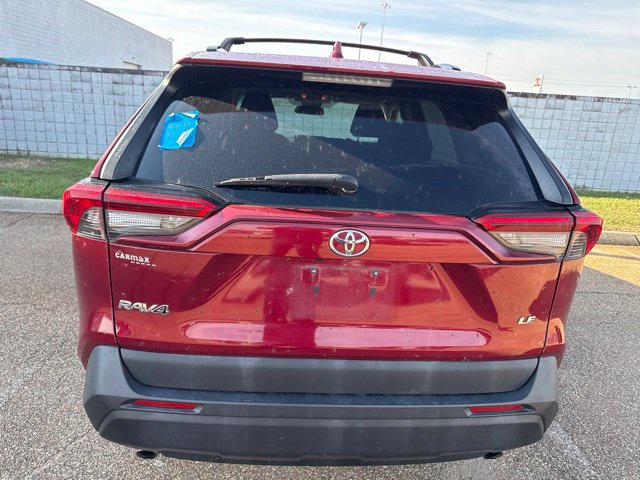 Used 2019 Toyota RAV4 LE FWD image 6