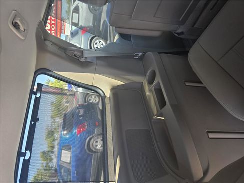 Used 2016 Chrysler Town & Country Touring w/ Driver Convenience Group FWD image 10