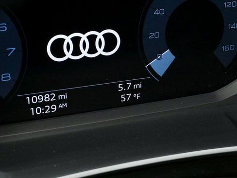 Used 2025 Audi Q3 2.0T Premium w/ Convenience Package image 9