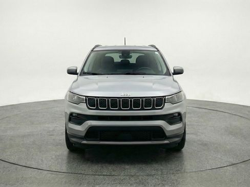 Used 2025 Jeep Compass Latitude AWD/4WD image 2