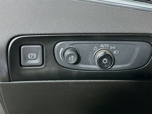 Used 2021 Buick Enclave Avenir w/ Avenir Technology Package image 10