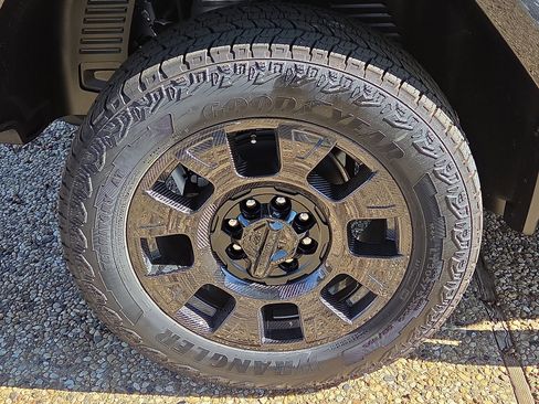 New 2026 GMC Hummer EV 4x4 Crew Cab w/ Carbon Fiber Edition Package image 6