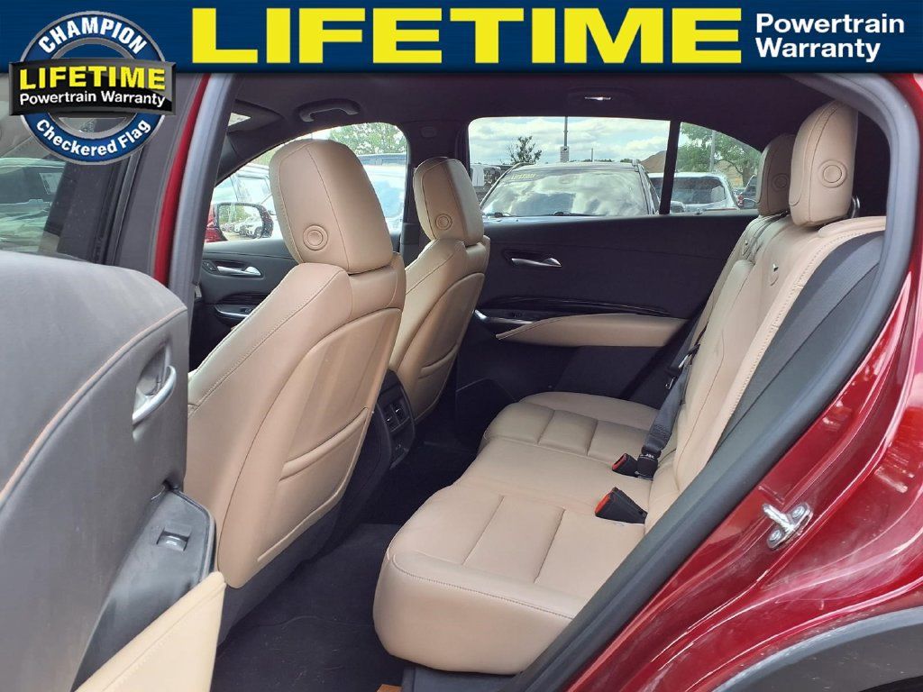 Used 2024 Cadillac XT4 Luxury w/ Cold Weather Package FWD image 11