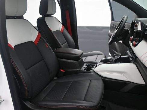 Used 2024 GMC Canyon AT4X image 3