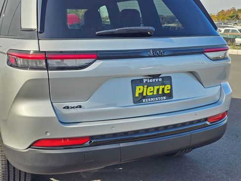 New 2025 Jeep Grand Cherokee Altitude image 7