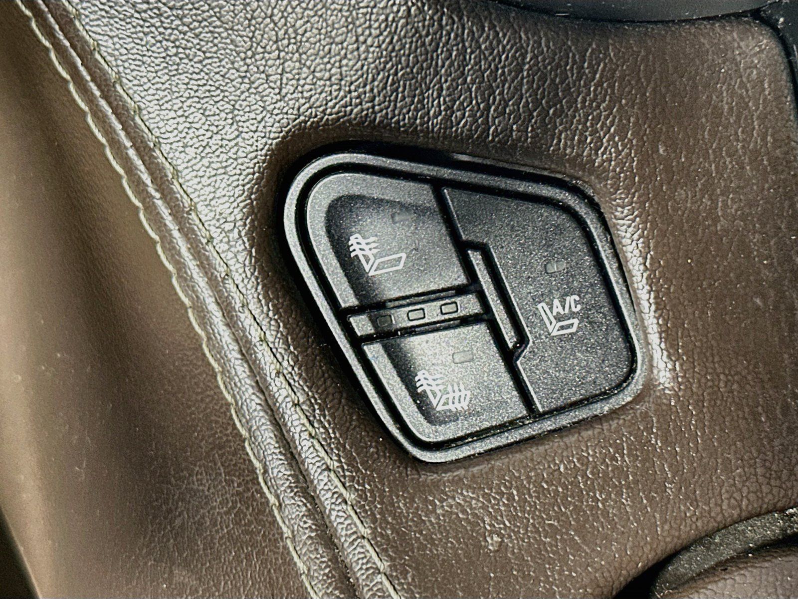 Used 2015 Chevrolet Suburban LTZ w/ Texas Edition RWD image 21