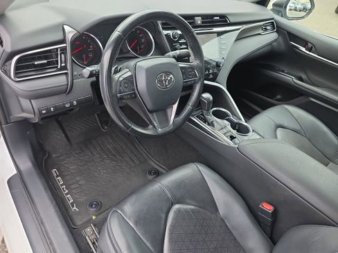 Used 2019 Toyota Camry XSE FWD image 9