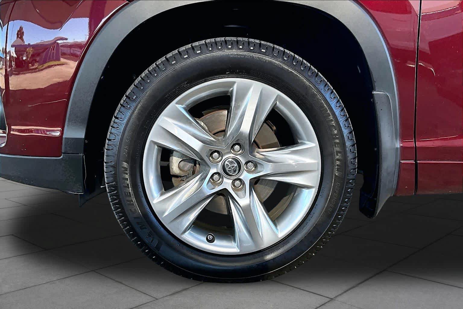 Used 2017 Toyota Highlander Limited FWD image 11