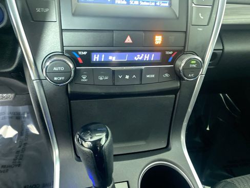 Used 2015 Toyota Camry LE image 6
