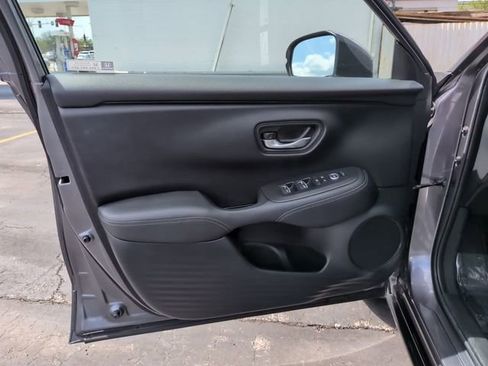 Used 2024 Honda HR-V EX-L image 17