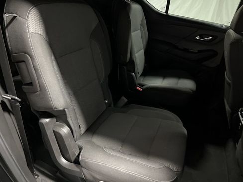 Used 2023 Chevrolet Traverse LT image 13