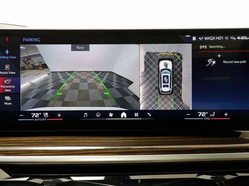 Used 2025 BMW X7 M60i image 12