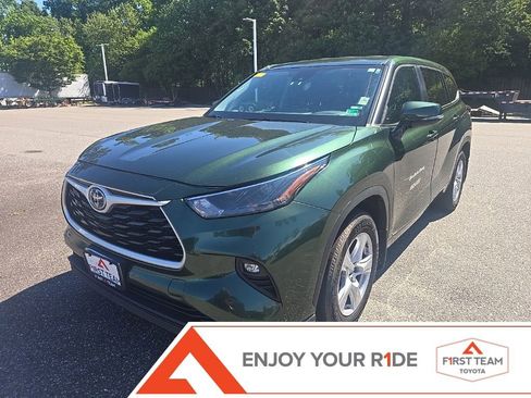 Used 2023 Toyota Highlander LE AWD/4WD image 1