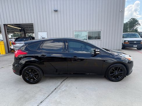 Used 2017 Ford Focus SE FWD image 9