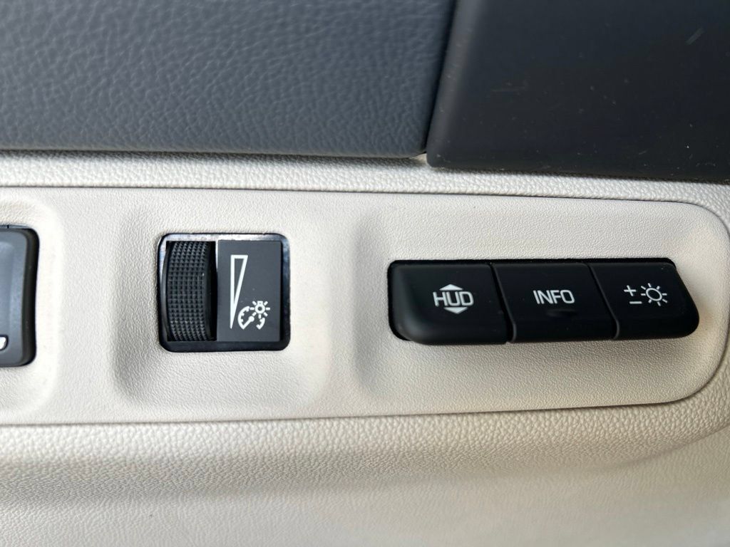 Used 2022 GMC Acadia Denali w/ Denali Ultimate Package FWD image 27