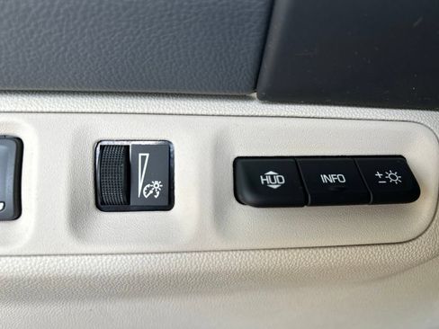 Used 2022 GMC Acadia Denali w/ Denali Ultimate Package FWD image 27