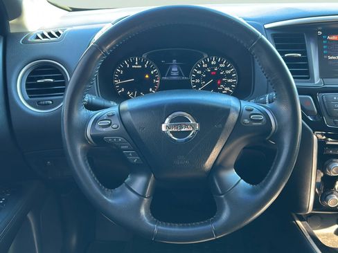 Used 2017 Nissan Pathfinder SV FWD image 18