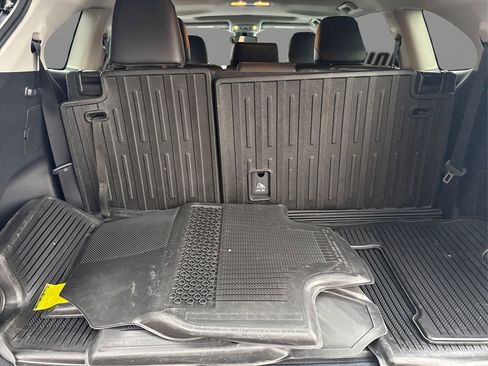 Used 2024 Toyota Highlander XLE AWD/4WD image 11