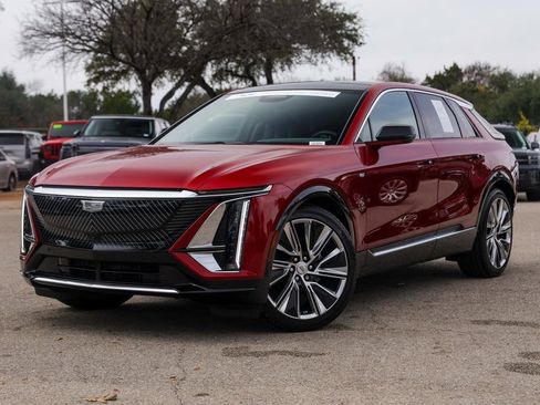 Used 2025 Cadillac Lyriq Luxury image 1