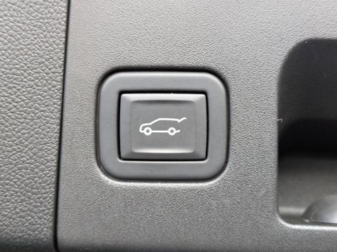 Certified 2024 Cadillac XT4 Luxury w/ Cold Weather Package image 11