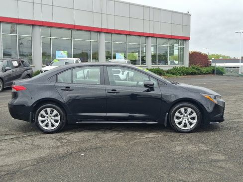 Used 2024 Toyota Corolla LE FWD image 8