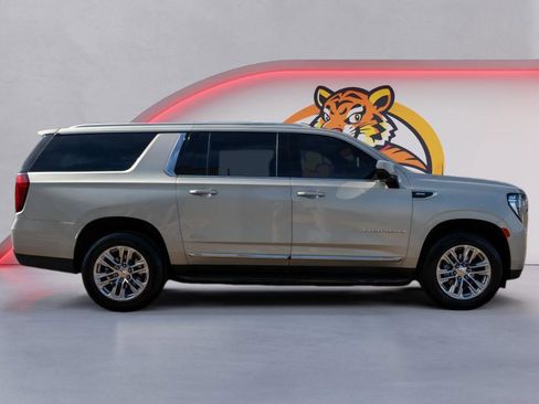 Used 2023 GMC Yukon XL SLT image 4