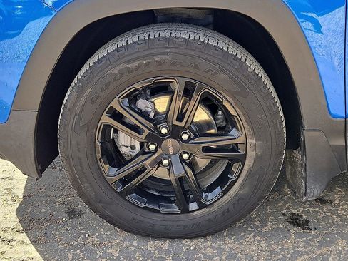 Used 2024 GMC Terrain AT4 w/ Tech Package image 10