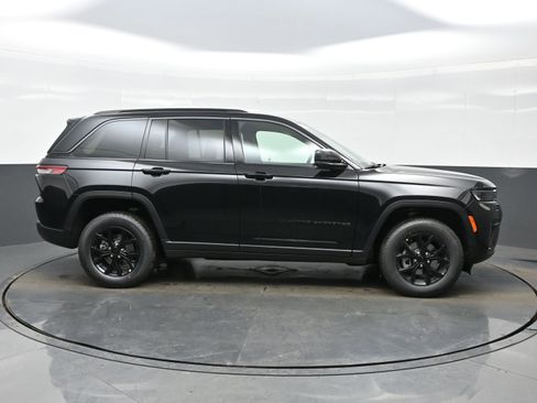 New 2026 Jeep Grand Cherokee Altitude image 7