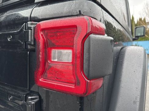 Used 2019 Jeep Wrangler Rubicon AWD/4WD image 14
