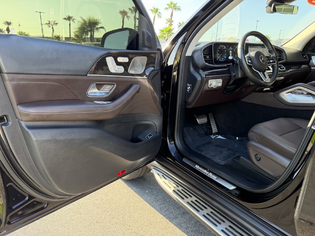 Used 2022 Mercedes-Benz GLS 450 4MATIC image 5
