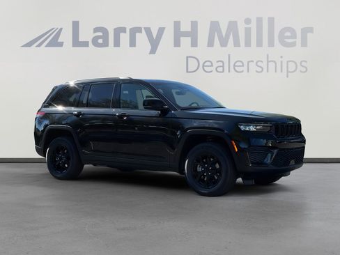 New 2025 Jeep Grand Cherokee Altitude image 8