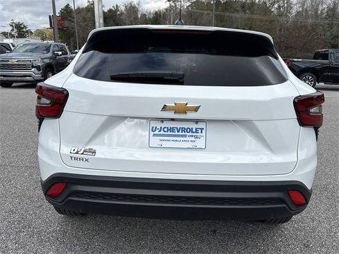 New 2026 Chevrolet Trax LS w/ LS Convenience Package image 4
