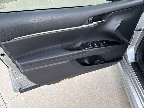 Used 2018 Toyota Camry SE w/ Moonroof Package FWD image 8