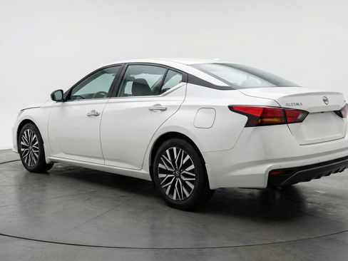 Used 2025 Nissan Altima 2.5 SV FWD image 6
