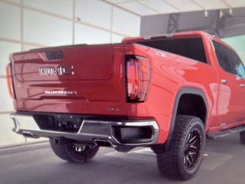 Used 2019 GMC Sierra 1500 SLT w/ X31 Off-Road Package AWD/4WD image 6
