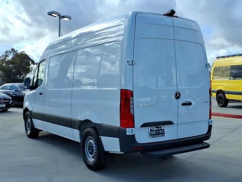 Used 2025 Mercedes-Benz Sprinter 2500 image 18