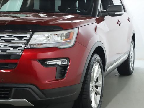 Used 2019 Ford Explorer XLT w/ Equipment Group 202A AWD/4WD image 5