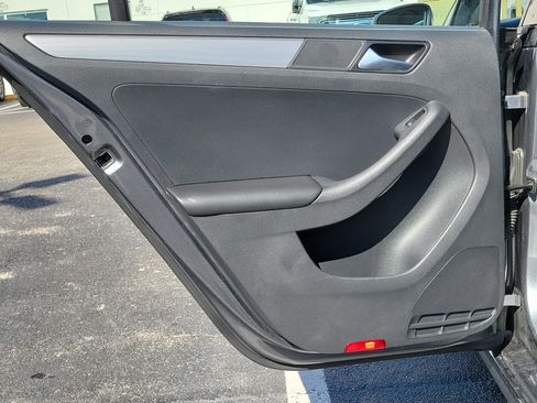 Used 2018 Volkswagen Jetta S image 9