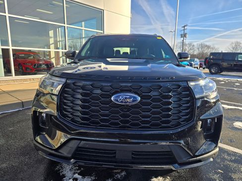 New 2026 Ford Explorer ST-Line w/ ST-Line Street Pack AWD/4WD image 2