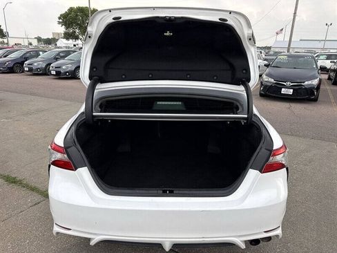 Used 2018 Toyota Camry SE FWD image 21