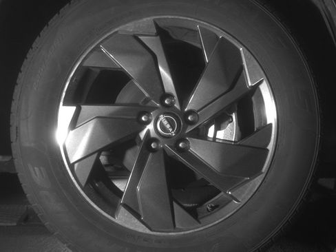 Used 2025 Nissan Rogue SV AWD/4WD image 13