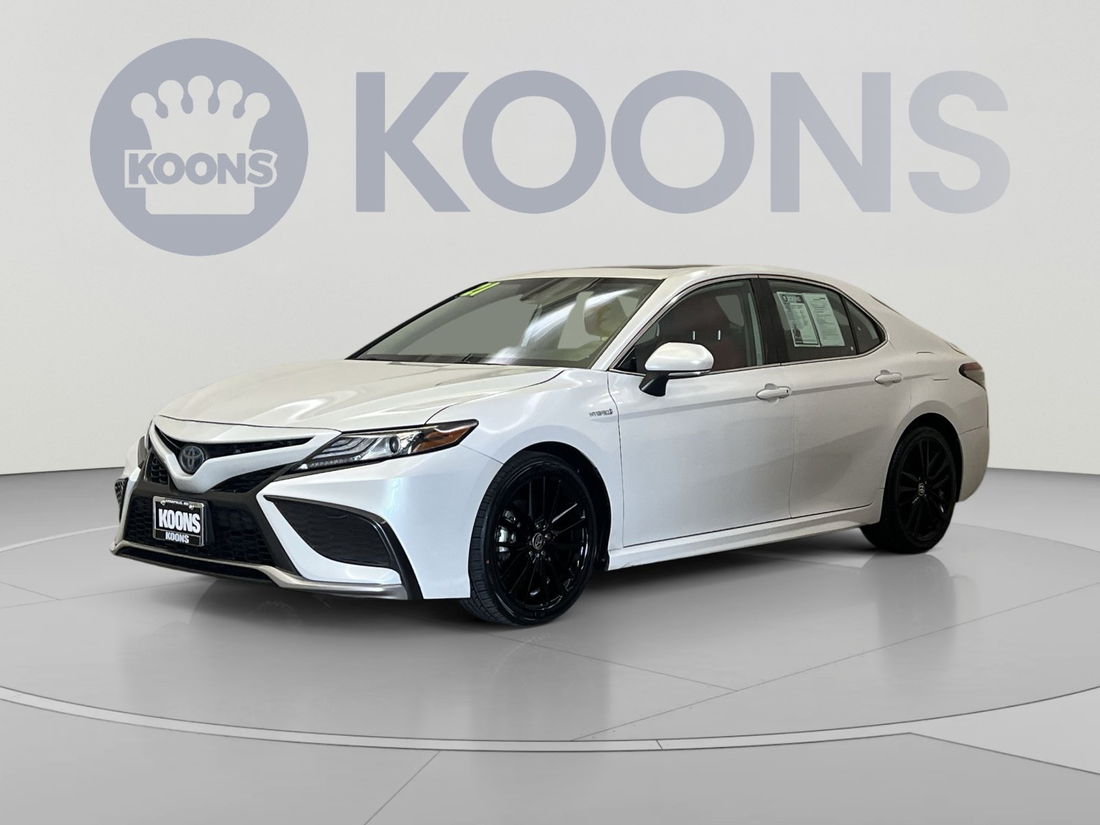 Used 2021 Toyota Camry XSE FWD image 1