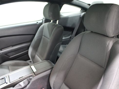 Used 2013 Ford Mustang Coupe RWD image 4
