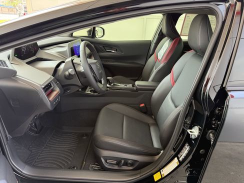 Certified 2025 Toyota Prius Plug-In Hybrid image 3