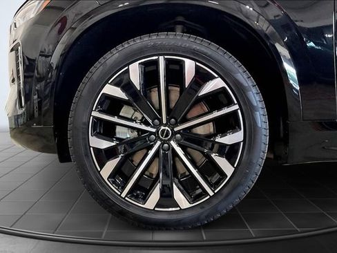 New 2026 Volvo XC90 B6 Plus w/ Protection Package Premier image 14