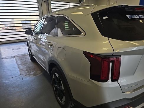 Used 2025 Kia Sorento EX AWD/4WD image 4