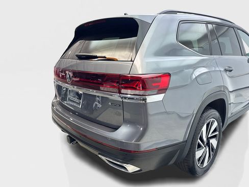 Used 2024 Volkswagen Atlas SE w/ Panoramic Sunroof Package AWD/4WD image 18