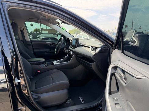 Used 2019 Toyota RAV4 LE image 27