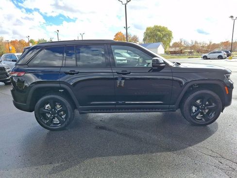 New 2025 Jeep Grand Cherokee Limited w/ Black Appearance Package image 8